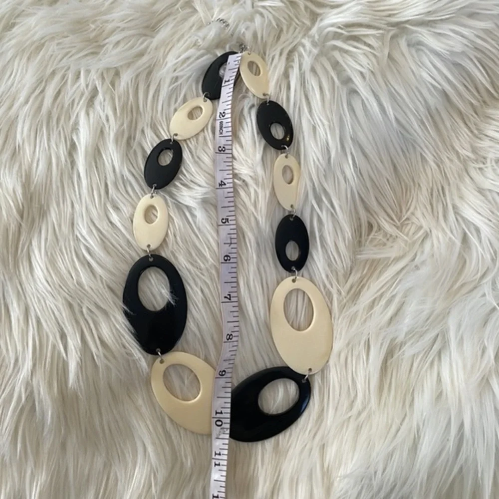 Black and white yin & Yang play dress up statement round beads plastic necklace - Picture 17 of 17